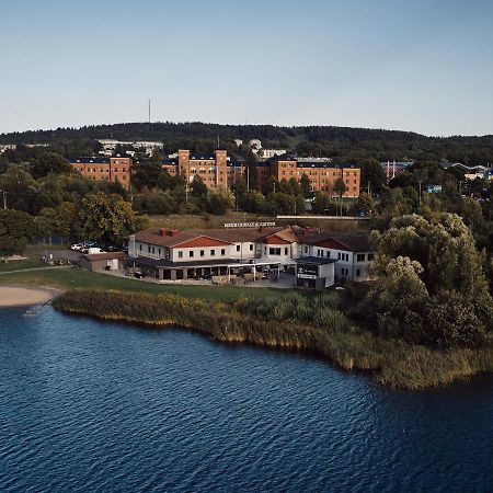 Hasse Pa Sjoekanten Hotell & Restaurang Йоншьопинг Екстериор снимка
