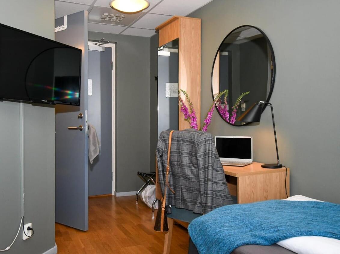 Hasse Pa Sjoekanten Hotell & Restaurang Йоншьопинг Екстериор снимка
