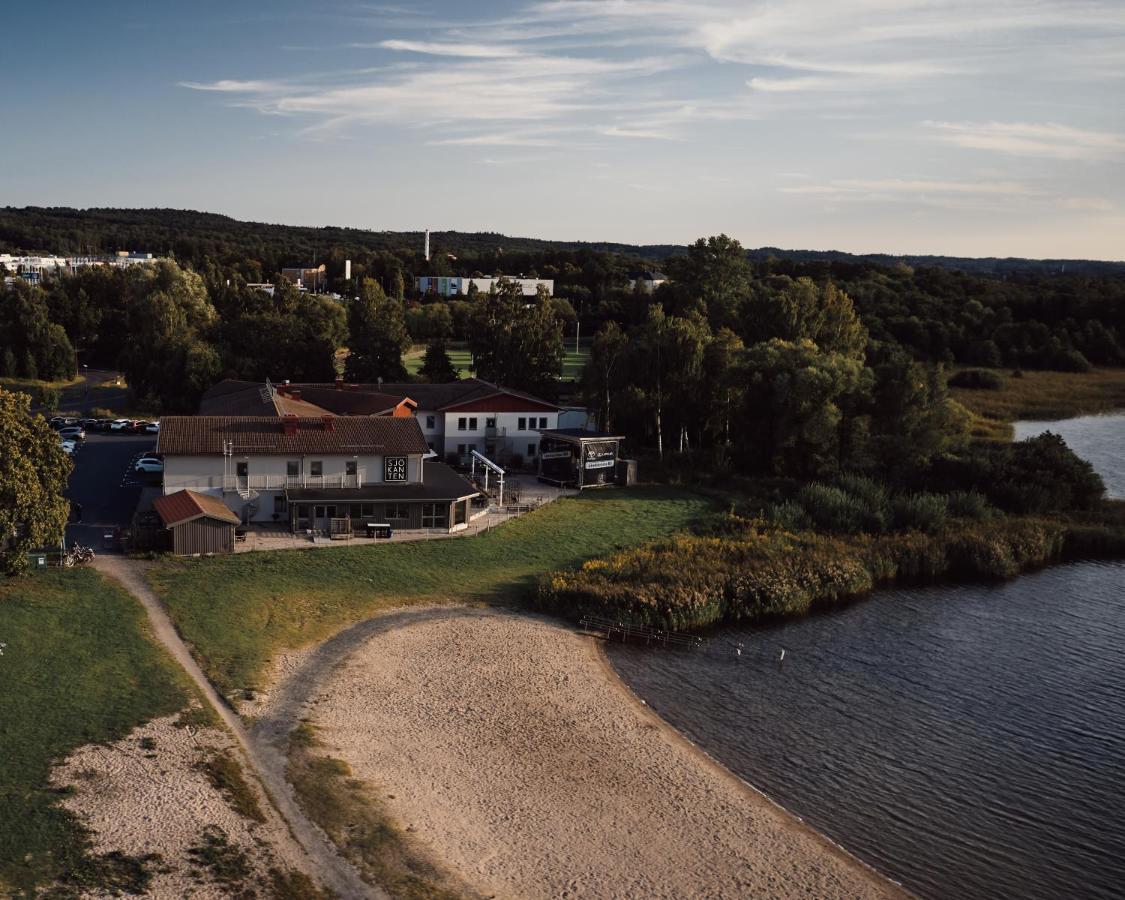 Hasse Pa Sjoekanten Hotell & Restaurang Йоншьопинг Екстериор снимка