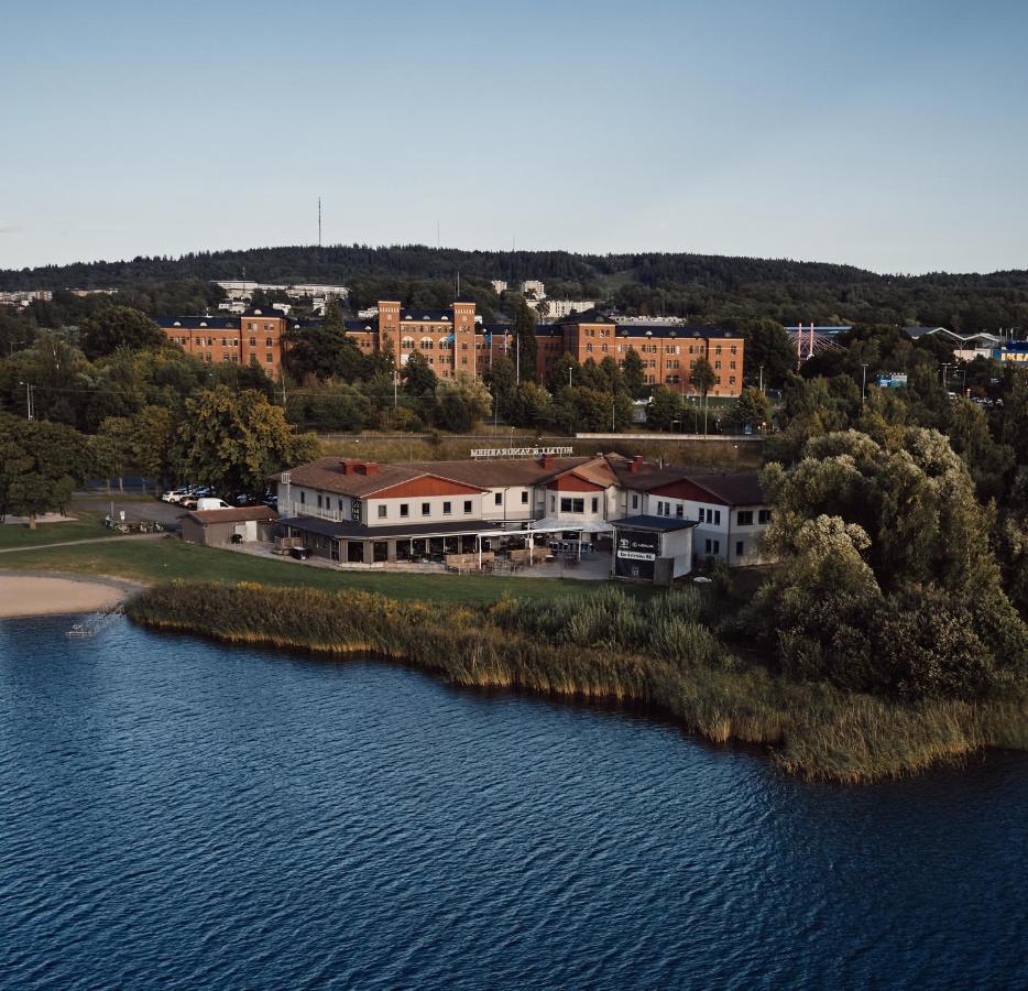 Hasse Pa Sjoekanten Hotell & Restaurang Йоншьопинг Екстериор снимка