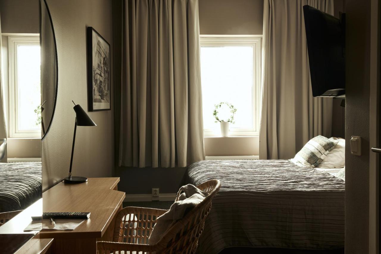 Hasse Pa Sjoekanten Hotell & Restaurang Йоншьопинг Екстериор снимка