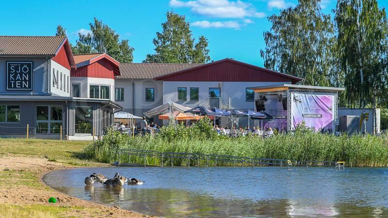 Hasse Pa Sjoekanten Hotell & Restaurang Йоншьопинг Екстериор снимка