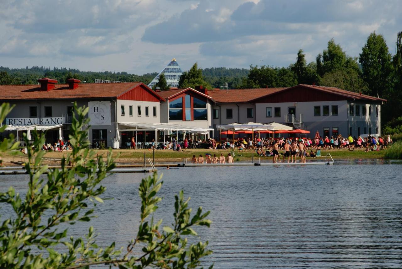 Hasse Pa Sjoekanten Hotell & Restaurang Йоншьопинг Екстериор снимка